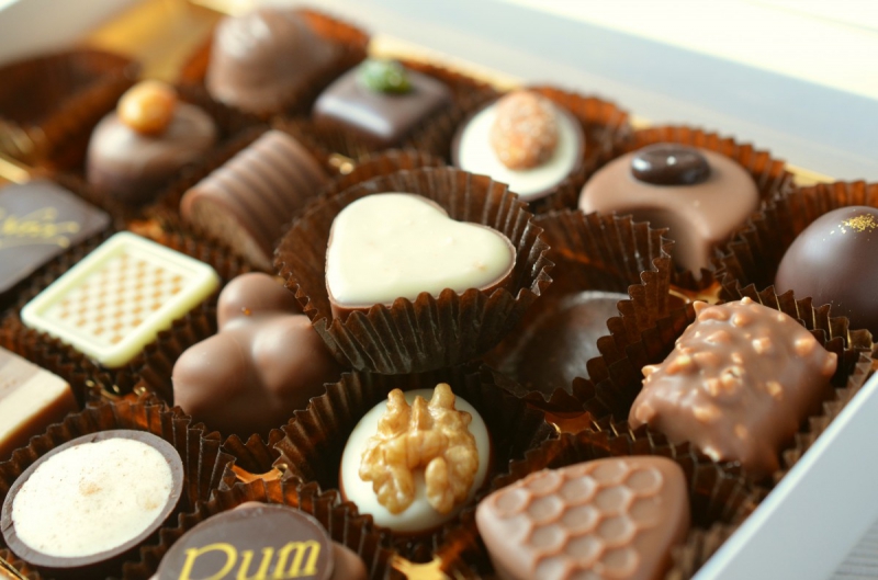 boulangerie-CARNOULES-min_chocolates_food_candy_calories_nibble_chocolate_heart-782043